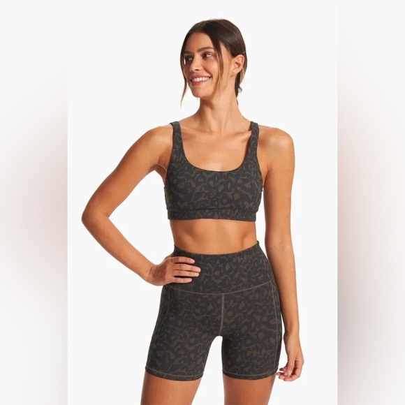 Vuori Sport-bra Cheetah 🐆 Large - Picture 3 of 14